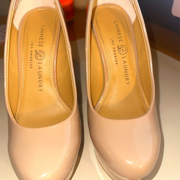 Nude, Chinese Laundry Pump Heels, size 5 - Picture 1 of 4